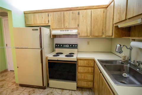 Condo in Margate, Florida, 2 bedrooms  № 2154009 - photo 6
