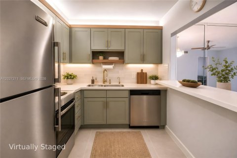 Condo in Margate, Florida, 2 bedrooms  № 2154009 - photo 5