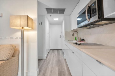 Купить кондоминиум в Санни-Айлс-Бич, Флорида 33.44м2, № 1989836 - фото 9