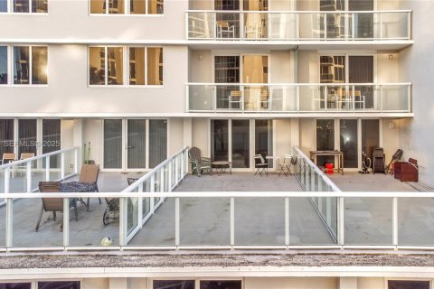 Купить кондоминиум в Санни-Айлс-Бич, Флорида 33.44м2, № 1989836 - фото 24