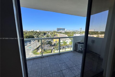 Condominio en alquiler en North Miami, Florida, 1 dormitorio, 68.75 m2 № 1926410 - foto 22