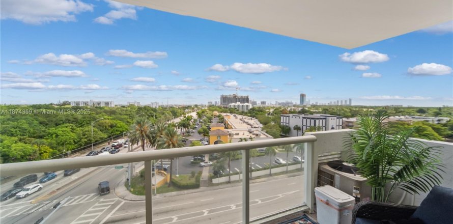 Condominio en North Miami, Florida, 1 dormitorio № 1926410