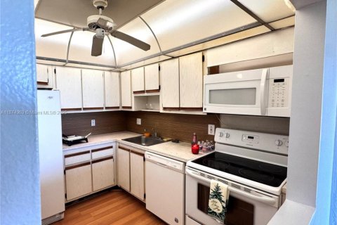 Condominio en alquiler en North Miami, Florida, 1 dormitorio, 68.75 m2 № 1926410 - foto 17