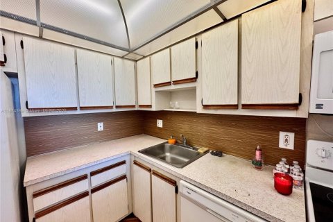 Condominio en alquiler en North Miami, Florida, 1 dormitorio, 68.75 m2 № 1926410 - foto 16