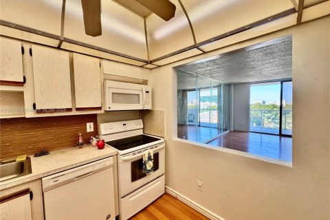 Condominio en alquiler en North Miami, Florida, 1 dormitorio, 68.75 m2 № 1926410 - foto 15