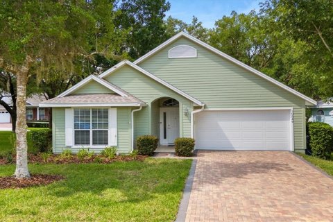 House in Gainesville, Florida 3 bedrooms, 175.59 sq.m. № 1829313 - photo 1