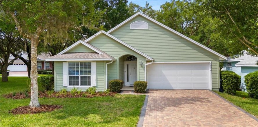 House in Gainesville, Florida 3 bedrooms, 175.59 sq.m. № 1829313