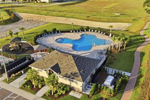 Townhouse in Haines City, Florida 4 bedrooms, 173.36 sq.m. № 2151244 - photo 24