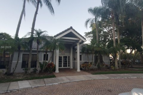 Copropriété à louer à Coral Springs, Floride: 2 chambres, 103.49 m2 № 1965808 - photo 2