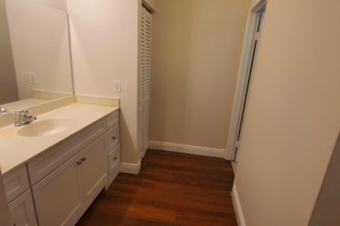 Copropriété à louer à Coral Springs, Floride: 2 chambres, 103.49 m2 № 1965808 - photo 12