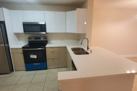 Copropriété à louer à Coral Springs, Floride: 2 chambres, 103.49 m2 № 1965808 - photo 4