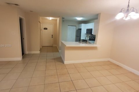 Copropriété à louer à Coral Springs, Floride: 2 chambres, 103.49 m2 № 1965808 - photo 6
