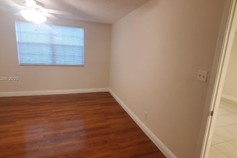 Copropriété à louer à Coral Springs, Floride: 2 chambres, 103.49 m2 № 1965808 - photo 11