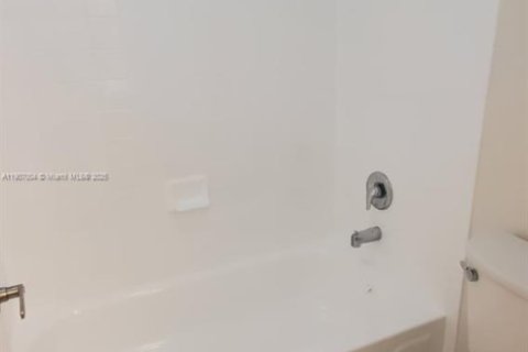 Copropriété à louer à Coral Springs, Floride: 2 chambres, 103.49 m2 № 1965808 - photo 17