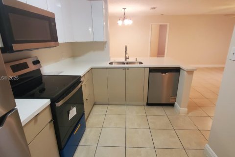 Copropriété à louer à Coral Springs, Floride: 2 chambres, 103.49 m2 № 1965808 - photo 5