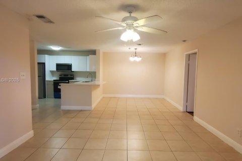 Copropriété à louer à Coral Springs, Floride: 2 chambres, 103.49 m2 № 1965808 - photo 10