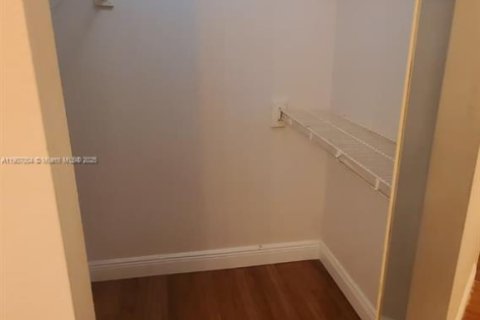 Copropriété à louer à Coral Springs, Floride: 2 chambres, 103.49 m2 № 1965808 - photo 15