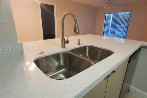 Copropriété à louer à Coral Springs, Floride: 2 chambres, 103.49 m2 № 1965808 - photo 3