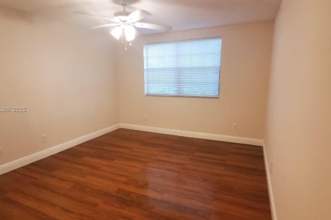 Copropriété à louer à Coral Springs, Floride: 2 chambres, 103.49 m2 № 1965808 - photo 14