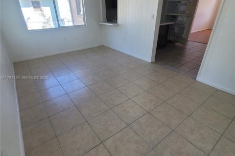 House in Sebring, Florida 2 bedrooms, 109.81 sq.m. № 2185521 - photo 24