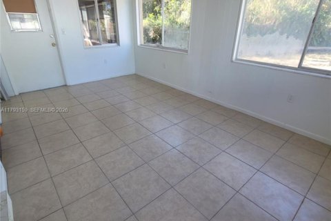 House in Sebring, Florida 2 bedrooms, 109.81 sq.m. № 2185521 - photo 23