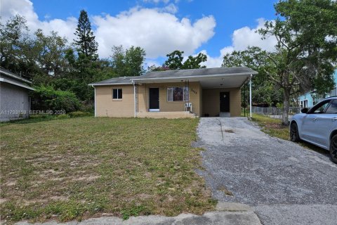 House in Sebring, Florida 2 bedrooms, 109.81 sq.m. № 2185521 - photo 2