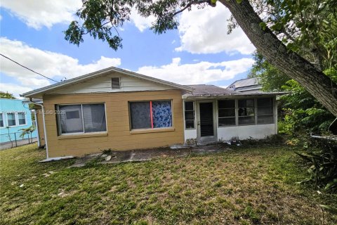 House in Sebring, Florida 2 bedrooms, 109.81 sq.m. № 2185521 - photo 8