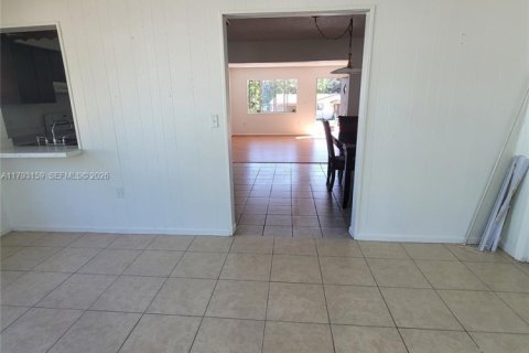 House in Sebring, Florida 2 bedrooms, 109.81 sq.m. № 2185521 - photo 22