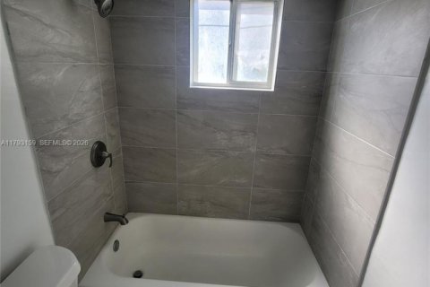 House in Sebring, Florida 2 bedrooms, 109.81 sq.m. № 2185521 - photo 29