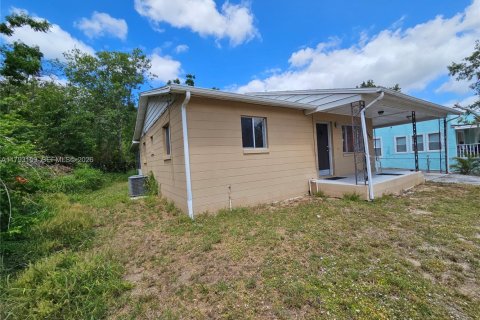 House in Sebring, Florida 2 bedrooms, 109.81 sq.m. № 2185521 - photo 9