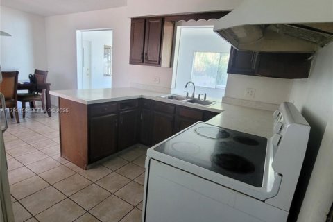 House in Sebring, Florida 2 bedrooms, 109.81 sq.m. № 2185521 - photo 20