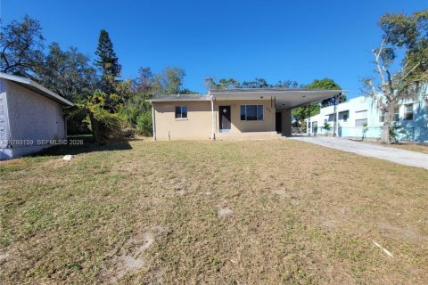 House in Sebring, Florida 2 bedrooms, 109.81 sq.m. № 2185521 - photo 3