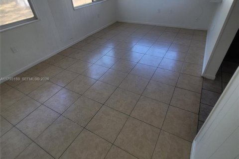 House in Sebring, Florida 2 bedrooms, 109.81 sq.m. № 2185521 - photo 25