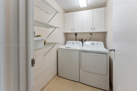 Снять в аренду кондоминиум в Майами, Флорида 2 спальни, 129.78м2, № 1954187 - фото 15