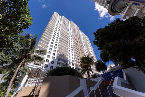 Снять в аренду кондоминиум в Майами, Флорида 2 спальни, 129.78м2, № 1954187 - фото 5