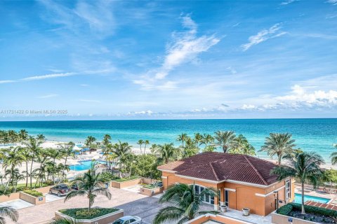Copropriété à louer à Hallandale Beach, Floride: 2 chambres, 92.9 m2 № 1703315 - photo 3