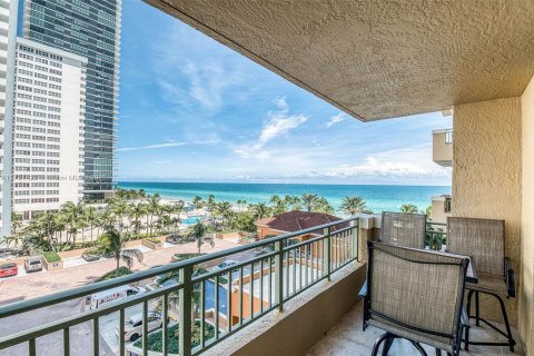 Copropriété à louer à Hallandale Beach, Floride: 2 chambres, 92.9 m2 № 1703315 - photo 4