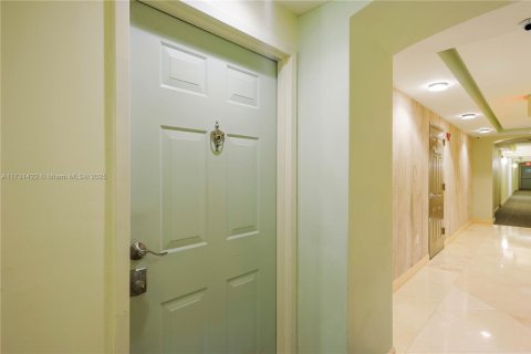 Copropriété à louer à Hallandale Beach, Floride: 2 chambres, 92.9 m2 № 1703315 - photo 17