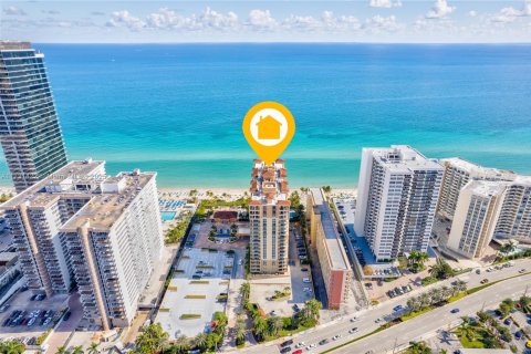 Copropriété à louer à Hallandale Beach, Floride: 2 chambres, 92.9 m2 № 1703315 - photo 2