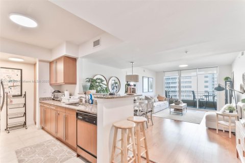 Copropriété à louer à Hallandale Beach, Floride: 2 chambres, 92.9 m2 № 1703315 - photo 16