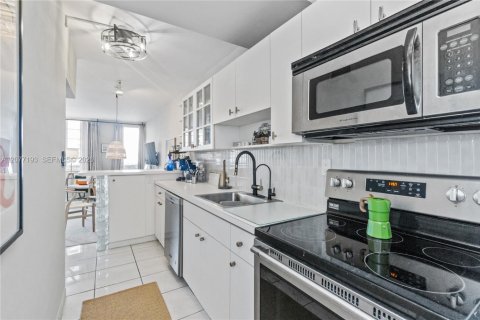 Copropriété à louer à Miami Beach, Floride: 49.24 m2 № 2319970 - photo 7