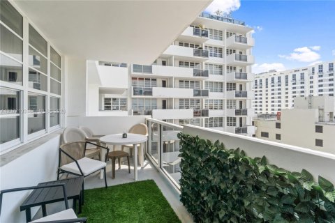 Copropriété à louer à Miami Beach, Floride: 49.24 m2 № 2319970 - photo 3