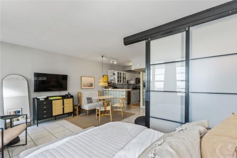 Copropriété à louer à Miami Beach, Floride: 49.24 m2 № 2319970 - photo 4