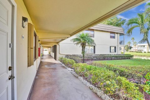 Condo in Delray Beach, Florida, 2 bedrooms  № 914060 - photo 1