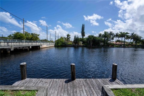 Apartment in Wilton Manors, Florida 27.87 sq.m. № 2067547 - photo 2