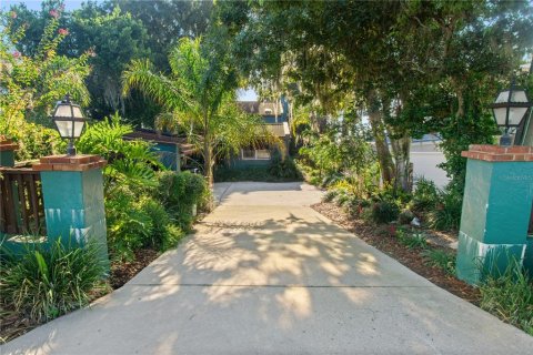 Villa ou maison à vendre à Winter Haven, Floride: 2 chambres, 257.15 m2 № 2298133 - photo 2
