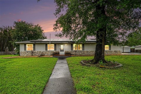 House in DeLand, Florida 3 bedrooms, 139.54 sq.m. № 2093996