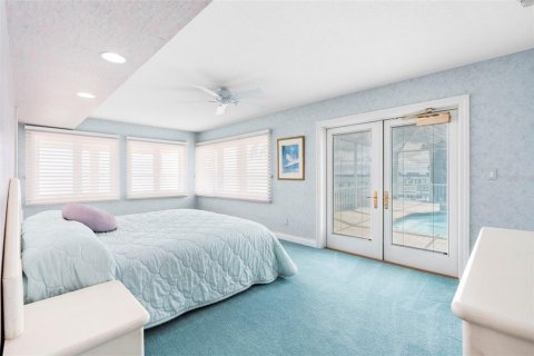 House in Clearwater, Florida 4 bedrooms, 394.28 sq.m. № 1546548 - photo 22