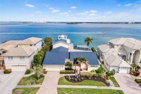 House in Clearwater, Florida 4 bedrooms, 394.28 sq.m. № 1546548 - photo 2