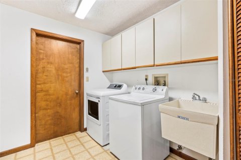 House in Clearwater, Florida 4 bedrooms, 394.28 sq.m. № 1546548 - photo 18